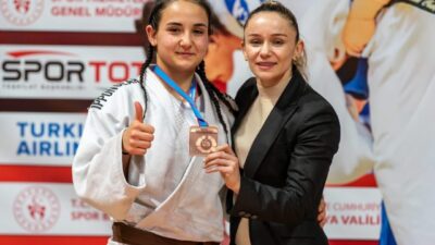 Yunusemre Belediyespor’un genç judocusu Kevser Gizem Bükülmez, Konya’da düzenlenen Spor