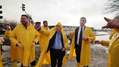 Adana’da etkili olan yoğun yağışlar nedeniyle Yüreğir Belediyesi tarafından kriz