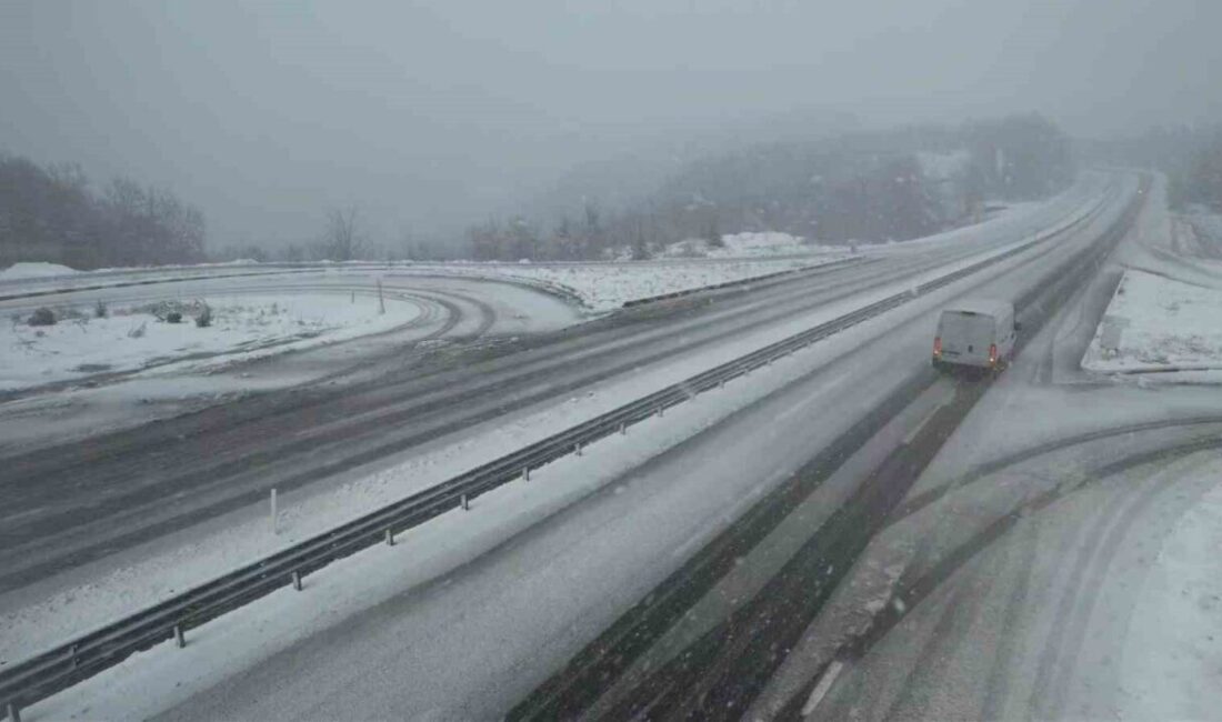 Zonguldak’ın yüksek kesimlerinde sabah saatlerinden itibaren devam eden kar yağışı