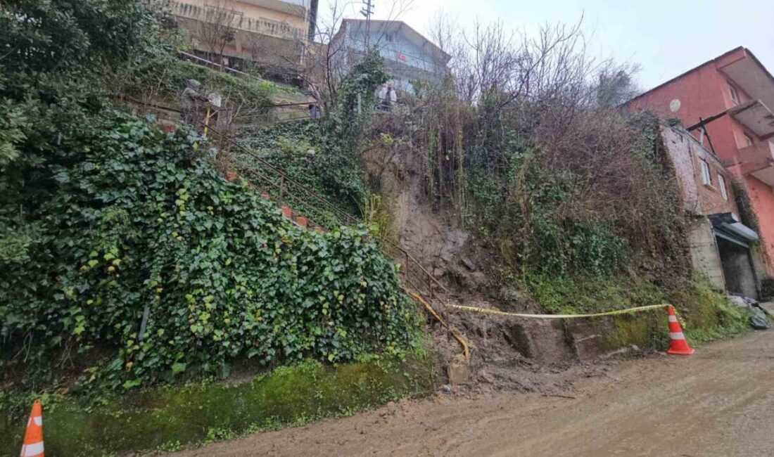 Zonguldak’ta 8 eve ulaşım sağlayan merdiven meydana gelen heyelan nedeniyle