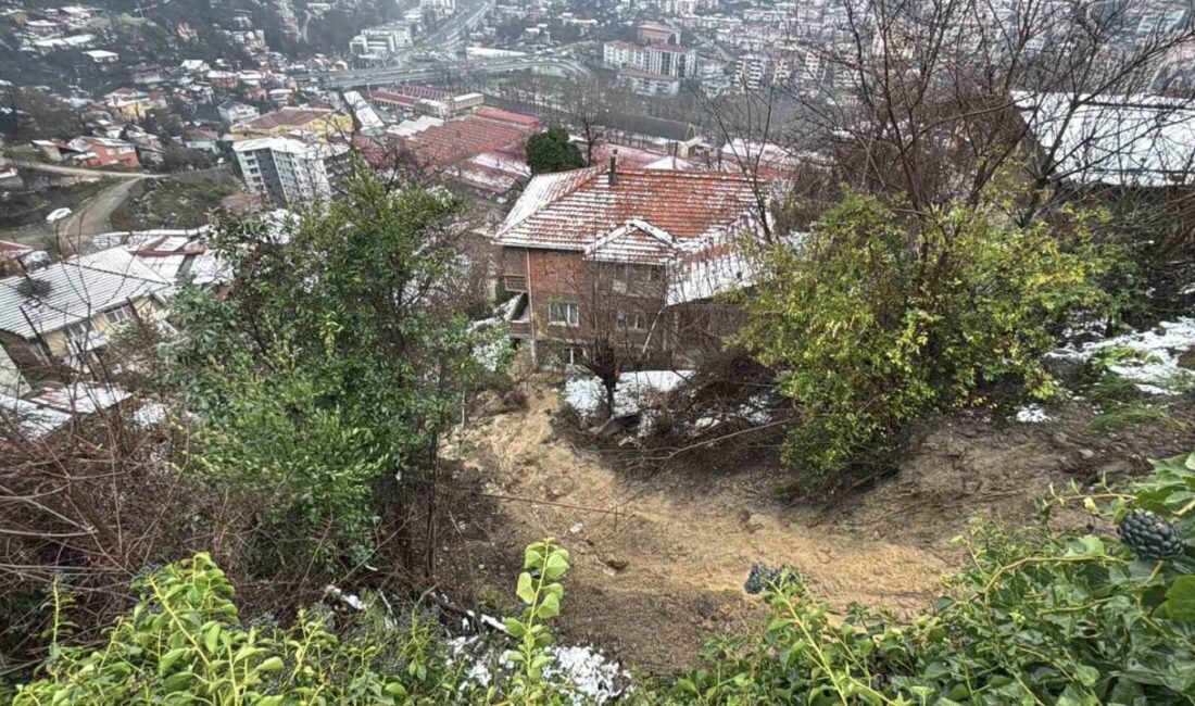 Zonguldak’ta heyelan sebebiyle su ve elektrik hattı zarar gördü. Ekipler