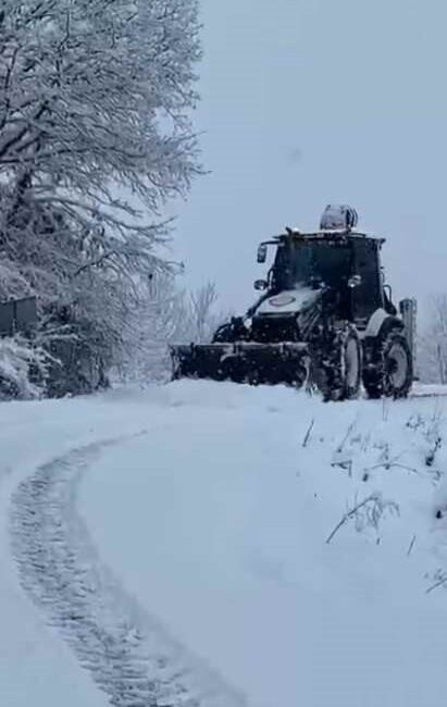 Zonguldak’ta etkili olan kar yağışı hayatı olumsuz etkilerken, il genelinde