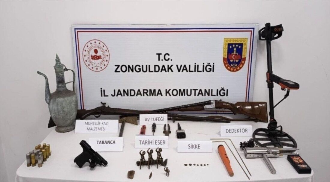 Zonguldak’ta düzenlenen operasyonda tarihi eser niteliği taşıyan objeler, dedektörler ve