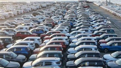 Haydarpaşa Limanı’na 2026 model sıfır kilometre otomobiller geldi. Binlerce otomobilin