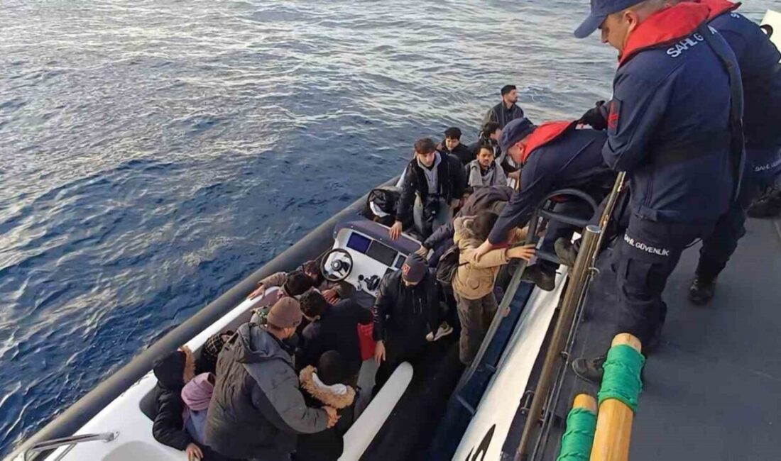 Muğla’nın Fethiye ilçesi açıklarında hareket halindeki lastik bot içinde 11’i