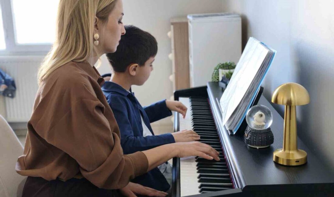 Mardin’in Merkez Artuklu ilçesinde yaşayan 8 yaşındaki Muhammet Emir Çelik,