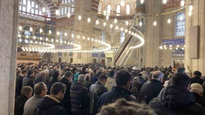 Restorasyon çalışmalarının tamamlanmasının ardından yeniden ibadete açılan Selimiye Camii’nde yaklaşık