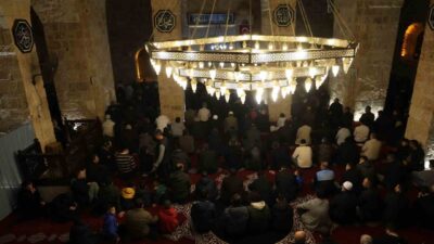 Adana’nın Kozan ilçesinde Berat Kandili dolayısıyla vatandaşlar, 600 yıllık Hoşkadem