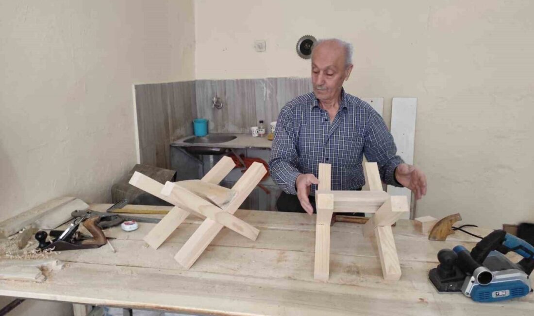 Batman’ın Sason ilçesinde yaşayan 80 yaşındaki ahşap ustası Ferzende Değirmenci,