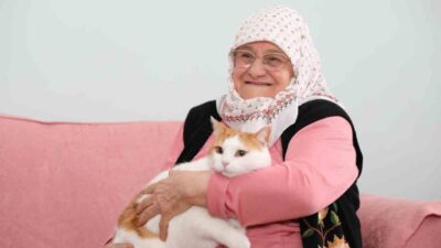 Samsun’da yaşayan ve kedisi Fıstık’tan başka kimsesi olmayan 81 yaşındaki
