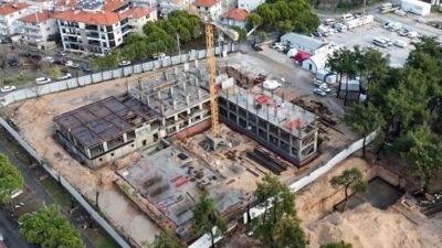 Depreme dayanıksız olduğu tespit edilerek yıkımı tamamlanan Menteşe ilçesi Orhaniye