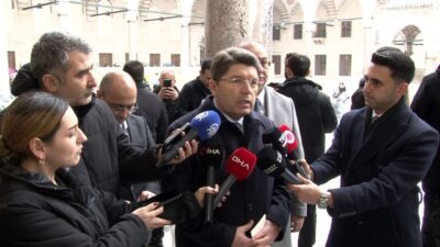 Adalet Bakanı Yılmaz Tunç, Kadıköy bit pazarında uğradığı bıçaklı saldırıda