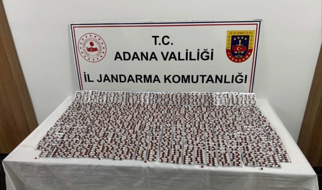 Adana’da jandarma ekipleri 5 bin adet sentetik ecza ele geçirirken