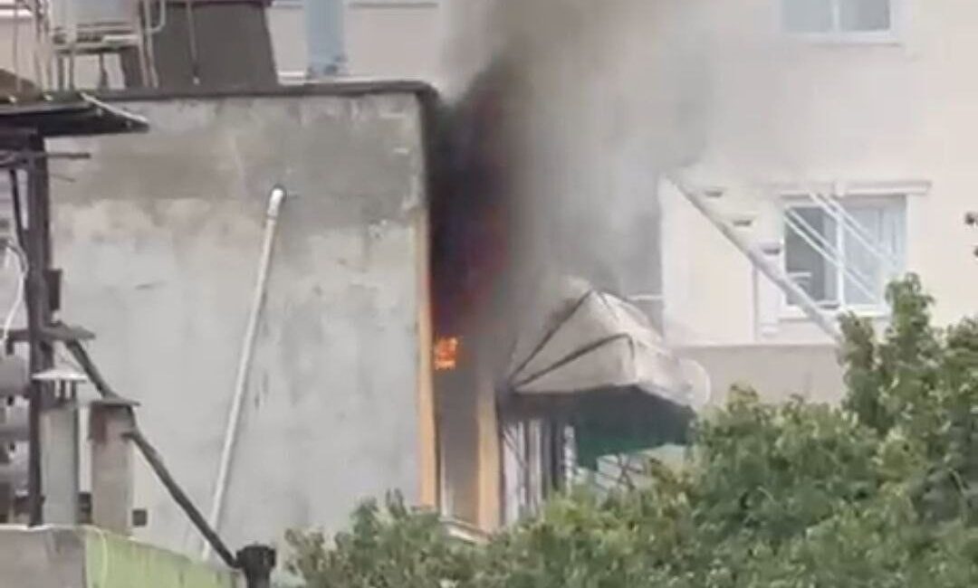 Adana’nın Kozan ilçesinde bir evde çıkan yangın korkuttu. Yangın, ilçeye
