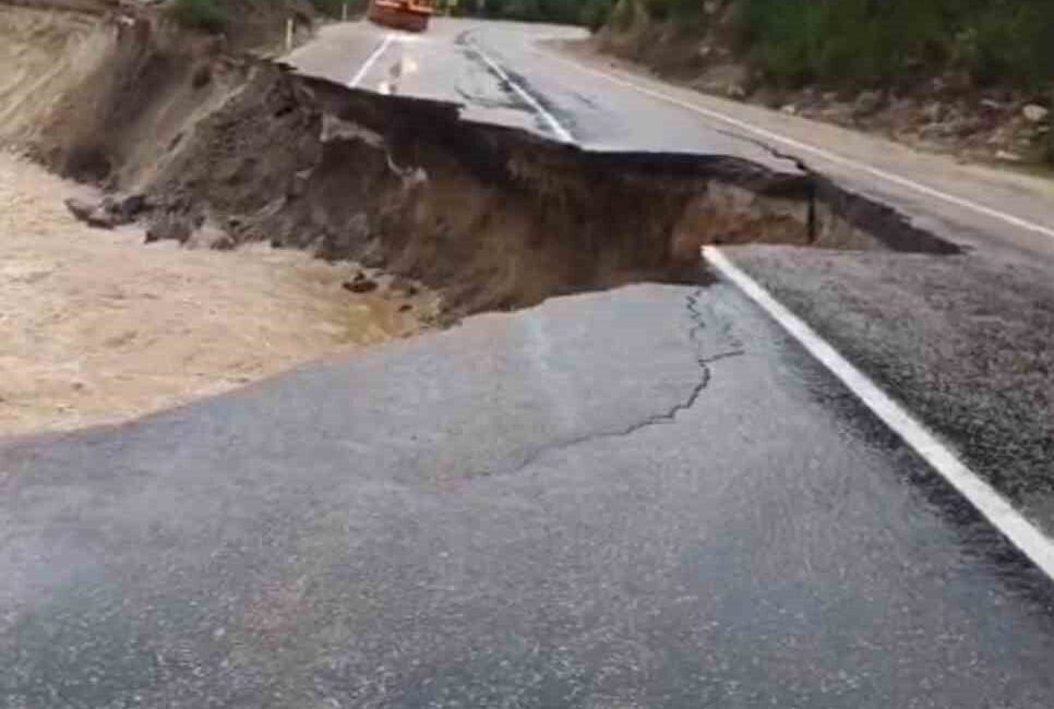 Adana’da iki gündür etkili olan sağanak yağış, Saimbeyli ilçesinde hayatı
