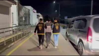 Adana’da bir kuyumcuda silahlı soygun gerçekleştirip 6 bilezik çalan şüpheli