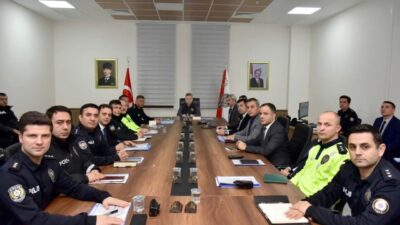 Adıyaman İl Emniyet Müdürlüğü’nde aylık değerlendirme toplantısı gerçekleştirildi. Toplantıya birim