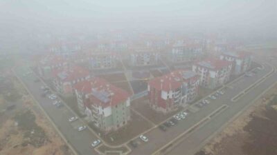 Adıyaman’da aniden bastıran sis kenti etkisi altına aldı. Gündüz saatlerinde