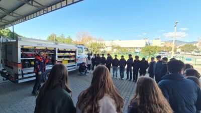 Aydın’ın Efeler ilçesindeki özel bir okulun 10. sınıf öğrencileri, AFAD