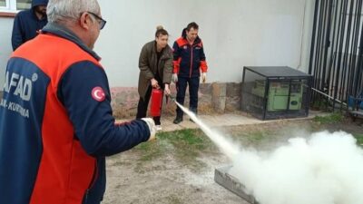 Aksaray’da kurum ve kuruluşlara yönelik yangın eğitimi veren İl Afet