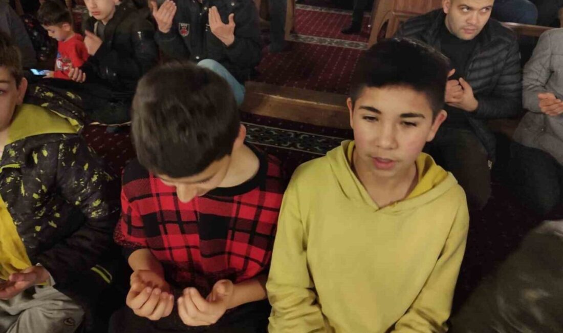 Afyonkarahisar’da rahmet, mağfiret ve arınma gecesi olarak kabul edilen Berat