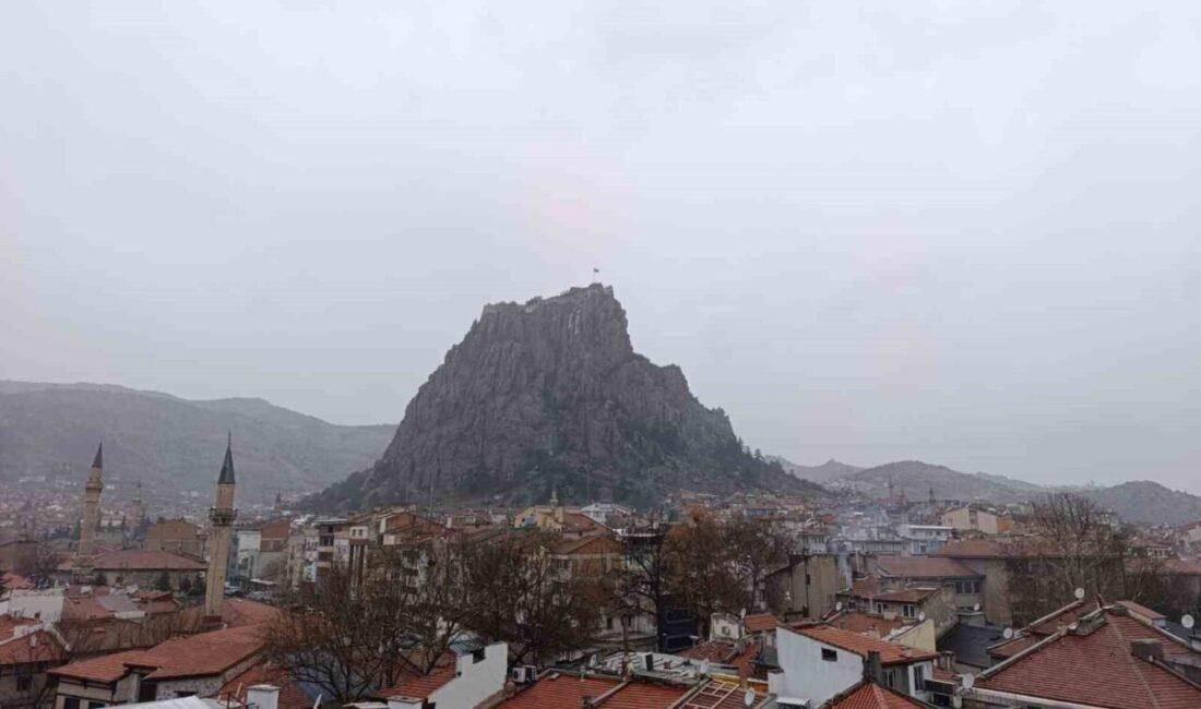 Afyonkarahisar yeni haftaya yağmurlu hava ile başlarken, yağışın gün boyu