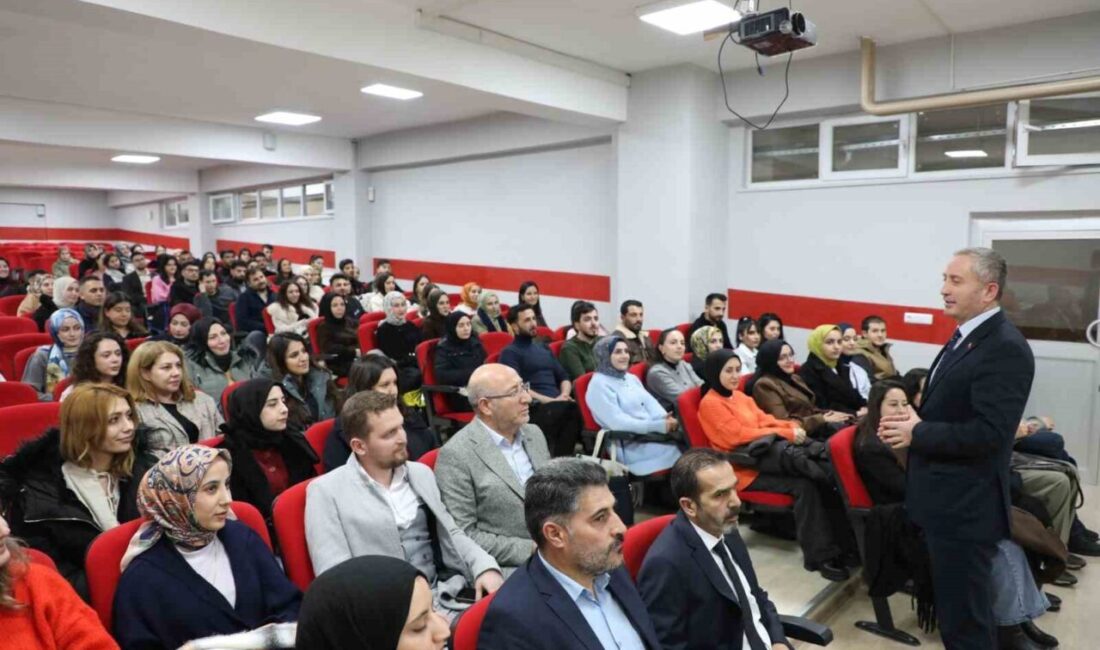 Ağrı İl Milli Eğitim Müdürü Hasan Kökrek, aday öğretmenlerle bir