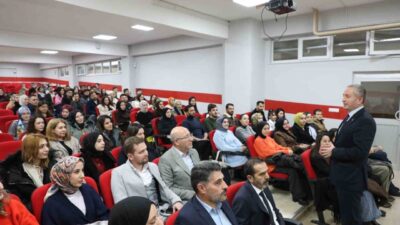 Ağrı İl Milli Eğitim Müdürü Hasan Kökrek, aday öğretmenlerle bir