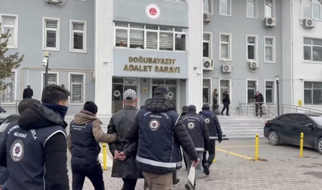 Ağrı’da göçmen kaçakçılığıyla mücadele kapsamında düzenlenen operasyonlarda 5 şüpheli yakalandı.