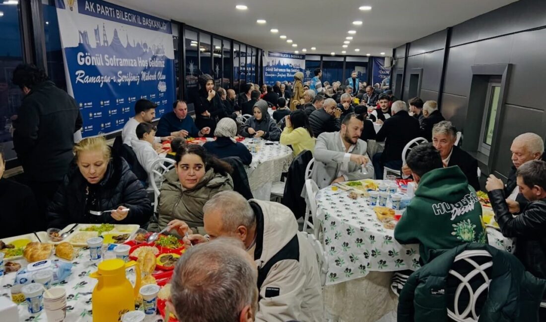 AK Parti Bilecik İl Başkanı Serkan Yıldırım, ilçe başkanları ve