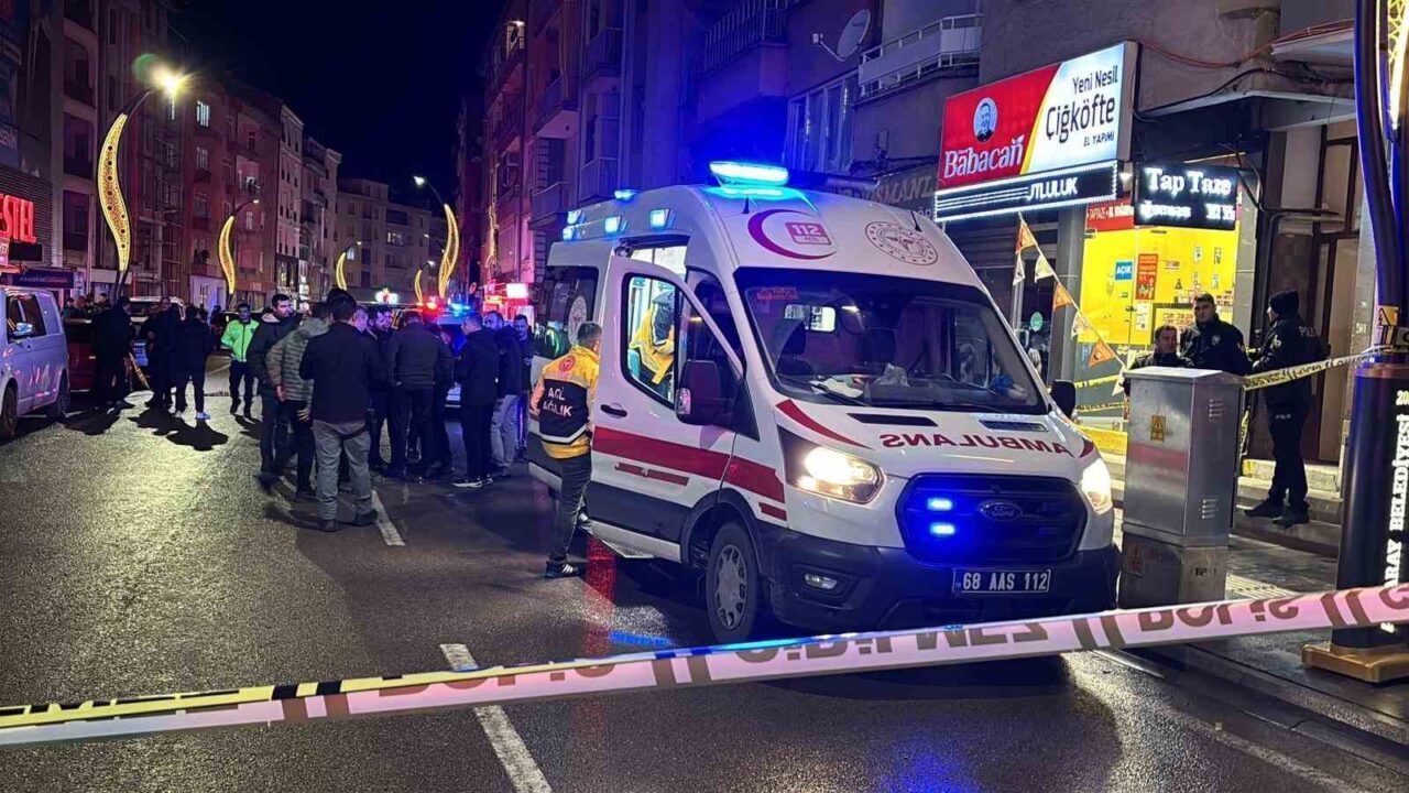 Aksaray’da bir evde 2’si kadın 3 kişi silahla vurulmuş halde