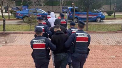 Aksaray’da 6 ayrı adrese eş zamanlı operasyonlarda uyuşturucu maddeyle yakalanan