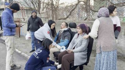 Aksaray’da kamyonet ile otomobilin çarpıştığı trafik kazasında 3 kişi yaralandı.
