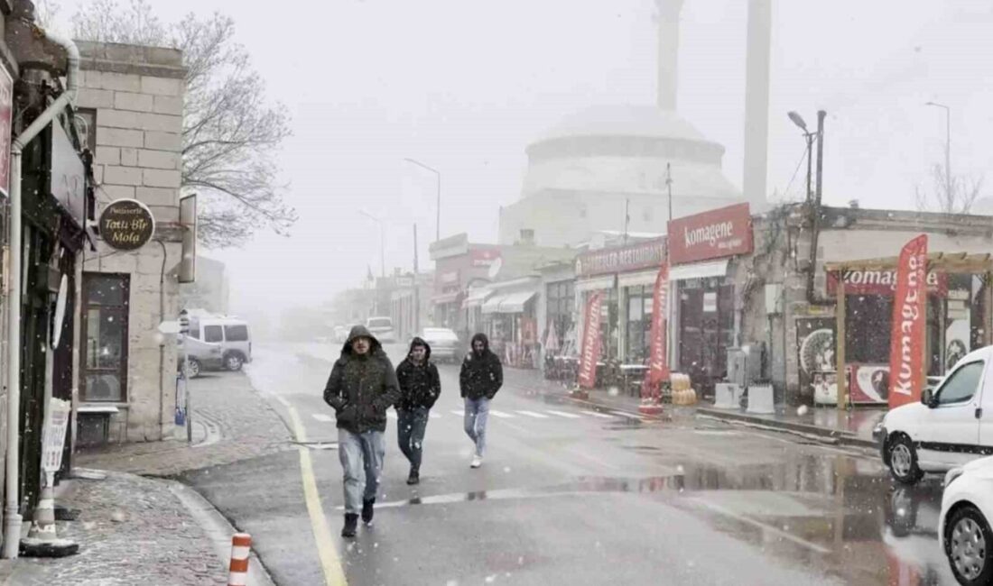 Aksaray’ın şehir merkezinde yağmur yağışı etkili olurken yüksek kesimlerde kar