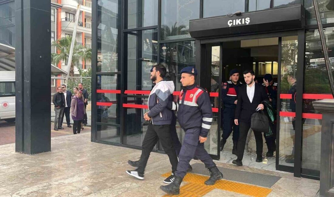 Antalya’nın Alanya ilçesinde seyir halindeki otomobile düzenlenen ve 1 kişinin