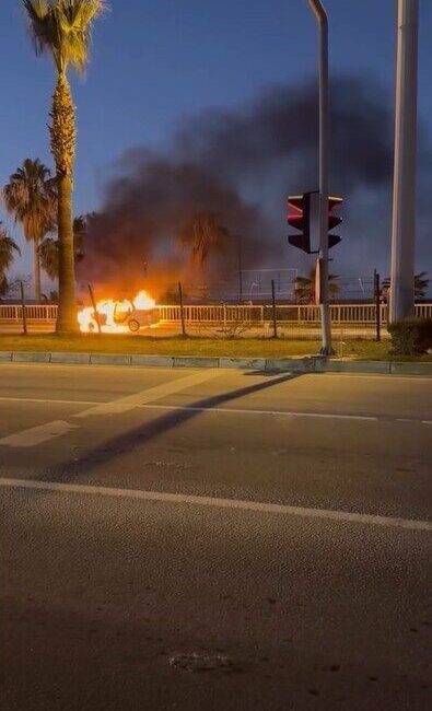 Antalya’nın Alanya ilçesinde meydana gelen trafik kazasında iki araç çarpıştı,