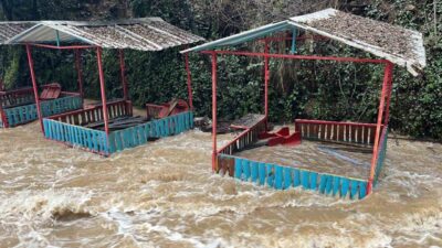 Antalya’nın Alanya ilçesinde dün akşam etkili olan sağanak nedeniyle Oba