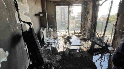 Antalya’nın Alanya ilçesinde 5 katlı apartmanın 3. katında çıkan yangın