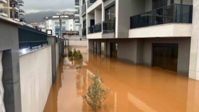Meteoroloji 4. Bölge Müdürlüğü’nün sarı kodlu uyarısının ardından Antalya’nın Alanya