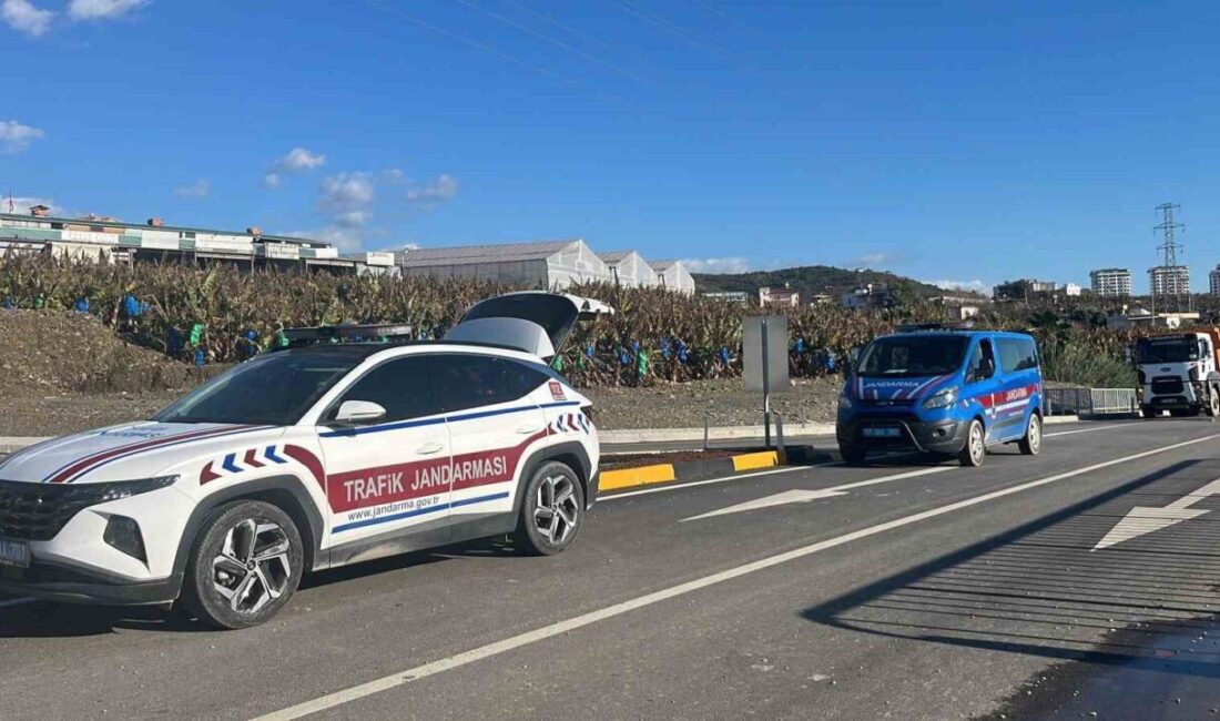 Antalya’nın Alanya ilçesinde SUV tipi araç ile otomobilin çarpıştığı kazada