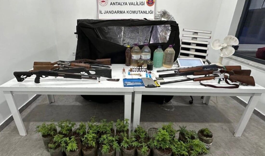 Antalya’da jandarma ekiplerince düzenlenen operasyonda çok sayıda uyuşturucu madde ve