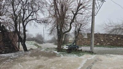 Manisa’nın Alaşehir ilçesinde bir günde adeta dört mevsim bir arada