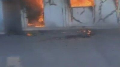 Hatay’ın Antakya ilçesinde boş halde bulunan konteyner, çıkan yangında kullanılamaz