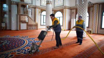 Aliağa Belediyesi, Ramazan ayı öncesinde ilçe genelindeki ibadethanelerde kapsamlı temizlik