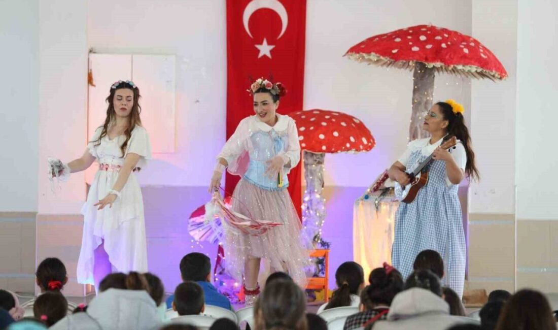 Aliağa Belediyesi, sömestir tatili boyunca düzenlediği Sinema ve Tiyatro Günleri