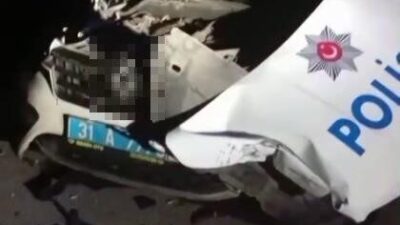 Hatay’da alkollü sürücünün kullandığı otomobil kontrolden çıkarak polis aracına çarptı