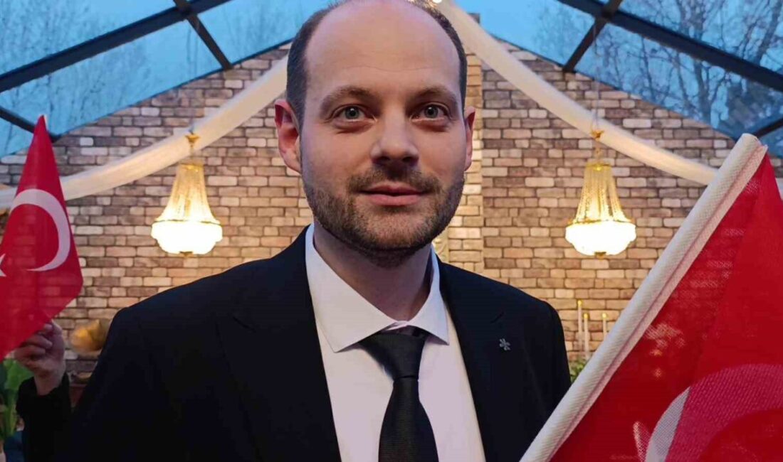 Kocaeli’de Alman damadın Türk bayrağı hassasiyeti dikkat çekti. Erasmus programı