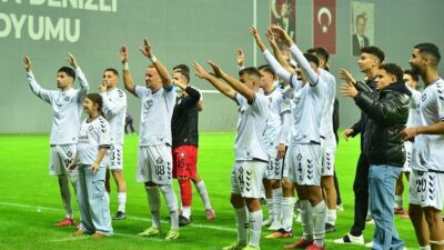 Altay, sahasında konuk ettiği Bornova 1877’yi 3-0 mağlup ederek puanını