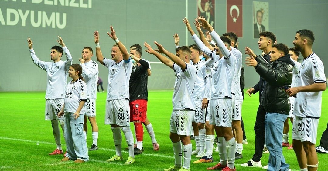 Altay, sahasında konuk ettiği Bornova 1877’yi 3-0 mağlup ederek puanını