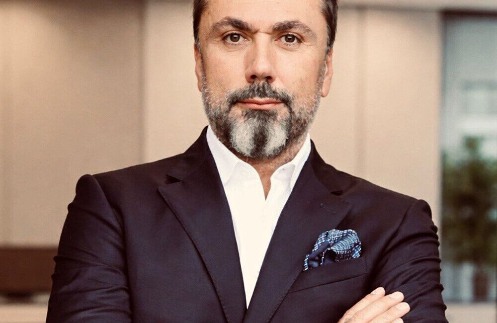 Küresel piyasalarda cuma günü altın fiyatları son yılların en sert